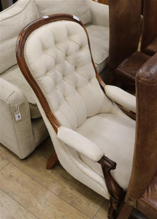 A button back slipper chair